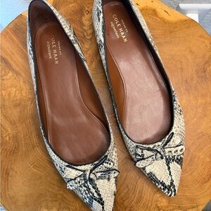 Cole Haan Women's Black and Cream Snakeskin Pointed Toe Flats sz 8.5